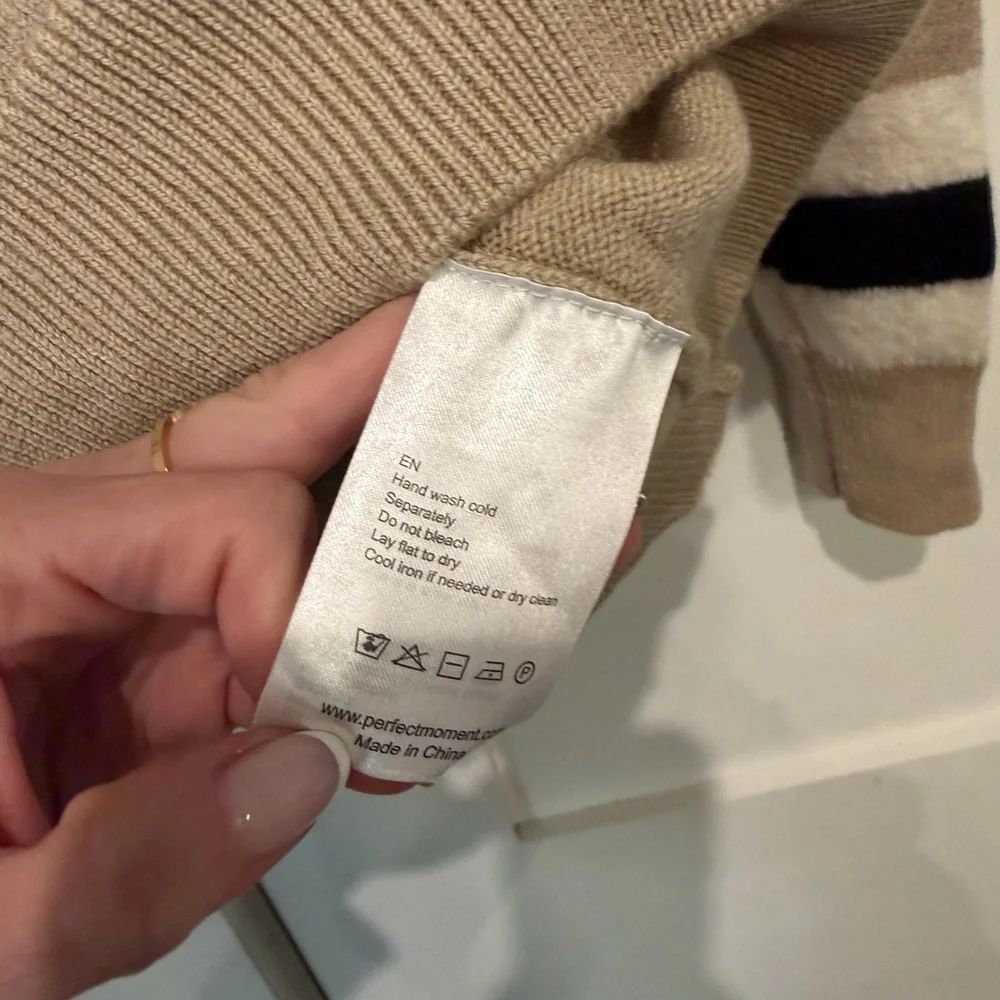 Perfect Moment Women's Schild Intarsia Merino Wool Turtleneck Sweater Beige‎ Ski